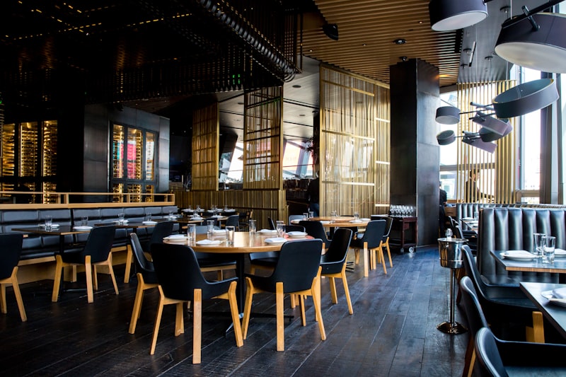 Equipo de aire acondicionado en restaurante